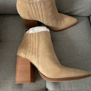Vince Camuto Verona Booties Sz 9M